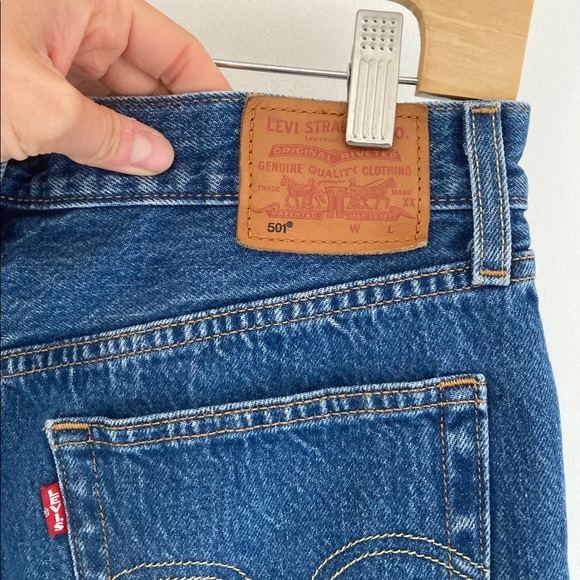 Levi’s Button Fly Cut Off Jean Shorts W28 - Picture 8 of 8